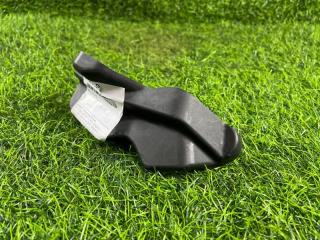 Запчасть накладка петли капота передняя правая Porsche Panamera 2010