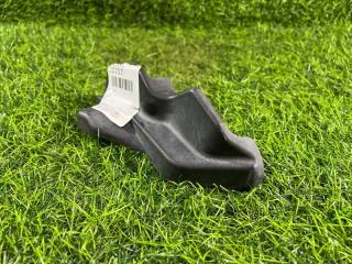 Запчасть накладка петли капота передняя левая Porsche Panamera 2010