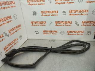 Запчасть уплотнитель кузова правый Cadillac SRX 2007