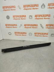 Запчасть уплотнитель задний правый Toyota Auris E15 2007