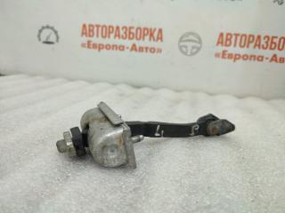 Фото запчасти ограничитель двери передний левый Opel Corsa D Б/У запчасть Запчасть ограничитель двери передний левый Opel Corsa D