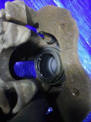 Суппорт тормозной передний правый Mazda Axela BK5P