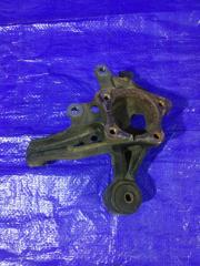 Запчасть кулак поворотный задний правый Toyota Harrier