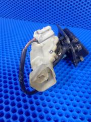 Замок багажника задний Mazda Premacy CP8W