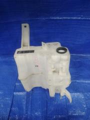 Запчасть бачок стеклоомывателя Toyota Prius