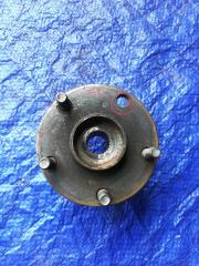 Запчасть ступица передняя левая Toyota Rav4