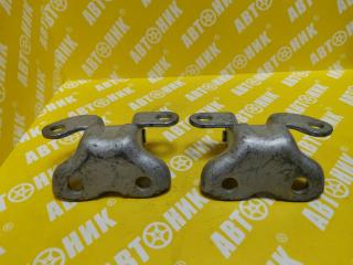 Фото запчасти петля дверная задняя TOYOTA AVENSIS контрактная запчасть Запчасть петля дверная задняя TOYOTA AVENSIS