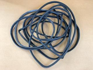 Уплотнительная резинка Subaru Forester 2008 контрактная Уплотнительная резинка Subaru Forester 2008