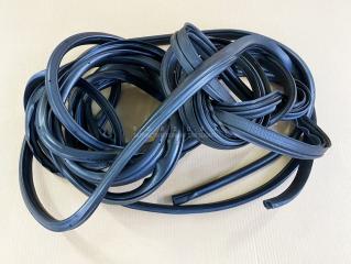 Уплотнительная резинка Subaru Forester 2013 контрактная Уплотнительная резинка Subaru Forester 2013