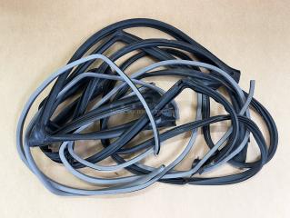 Уплотнительная резинка Subaru Forester 2006 контрактная Уплотнительная резинка Subaru Forester 2006