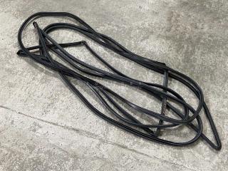 Уплотнительная резинка Subaru Impreza WRX STi 2009 контрактная Уплотнительная резинка Subaru Impreza WRX STi 2009