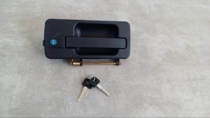 Ручка двери правая Mercedes Actros новая Ручка двери правая Mercedes Actros