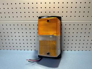 Фонарь указателя поворота правый SCANIA 113 новая Фонарь указателя поворота правый SCANIA 113