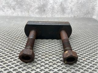 Серьга рессоры в сборе с болтами MAN TGA TGS TGX TGL TGM