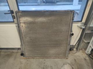 Радиатор охлаждения двигателя Scania R440 2013 Б/У Радиатор охлаждения двигателя Scania R440 2013