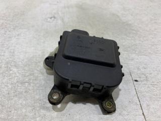 Запчасть моторчик заслонки отопителя передний Volkswagen Passat 1996-2005