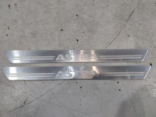 Запчасть накладка порога внутренняя Opel Astra 2004-