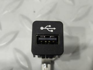 Гнездо USB переднее 5-Series 2018 G30 B57D30A Гнездо USB переднее 5-Series 2018 G30 B57D30A