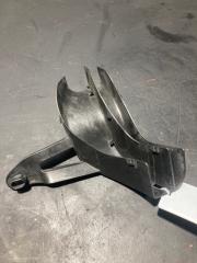 Пластик под капотом BMW 5