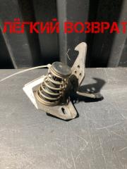 Захватный крюк капота BMW 5