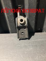 Запчасть кронштейн радиатора SUBARU