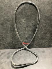 Уплотнитель двери правый Audi A1 2012