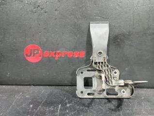 Захватный крюк капота Audi A5 2008