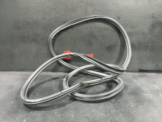 Уплотнитель двери передний Audi Q7 2007