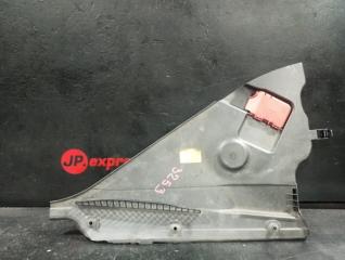 Пластик под капотом BMW 1 2012