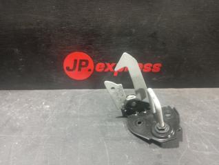 Захватный крюк капота левый BMW 5 2012