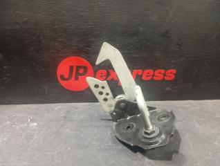 Захватный крюк капота левый BMW 5 2011