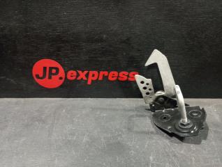 Захватный крюк капота левый BMW 5 2011