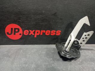 Захватный крюк капота правый BMW 5 2011