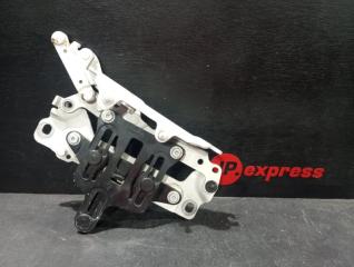 Запчасть петля капота левая BMW 5 2010