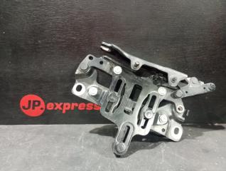 Запчасть петля капота правая BMW 5 2011