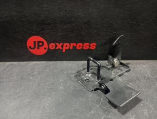 Захватный крюк капота Audi Q7 2007