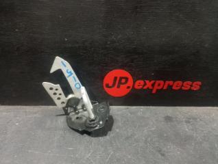 Захватный крюк капота левый BMW 5 2012