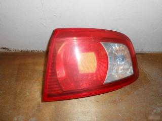 Фонарь наружный правый Kia Magentis