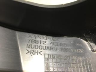 Задний правый брызговик задний правый X-Trail