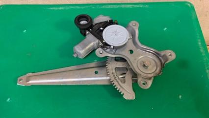 Стеклоподъемник задний правый Toyota Camry 2015