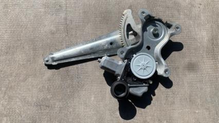 Стеклоподъемник задний левый Toyota Camry 2015