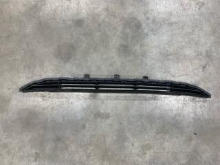 Запчасть решетка бампера Hyundai Solaris 2