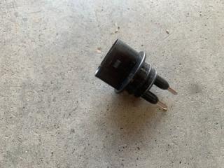 Запчасть датчик уровня бачка омывателя Skoda Rapid 2021