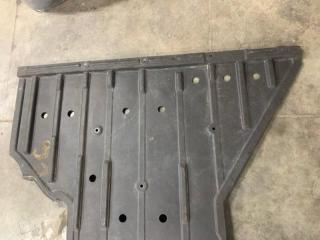 Защита днища кузова Free