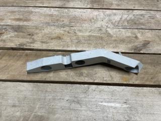 Запчасть кронштейн бампера передний правый Ford Focus 2