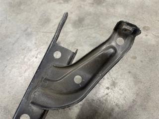 Кронштейн замка капота Camry V50 Кронштейн замка капота Camry V50