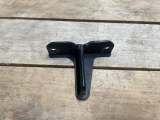 Фото запчасти петля замка капота Subaru XV 2014 Б/У запчасть Запчасть петля замка капота Subaru XV 2014