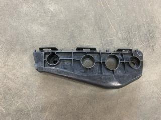 Запчасть кронштейн бампера передний правый Toyota Corolla