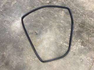 Уплотнитель проема двери задний правый Toyota Camry 2014