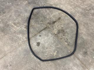 Уплотнитель проема двери передний правый Toyota Camry 2014